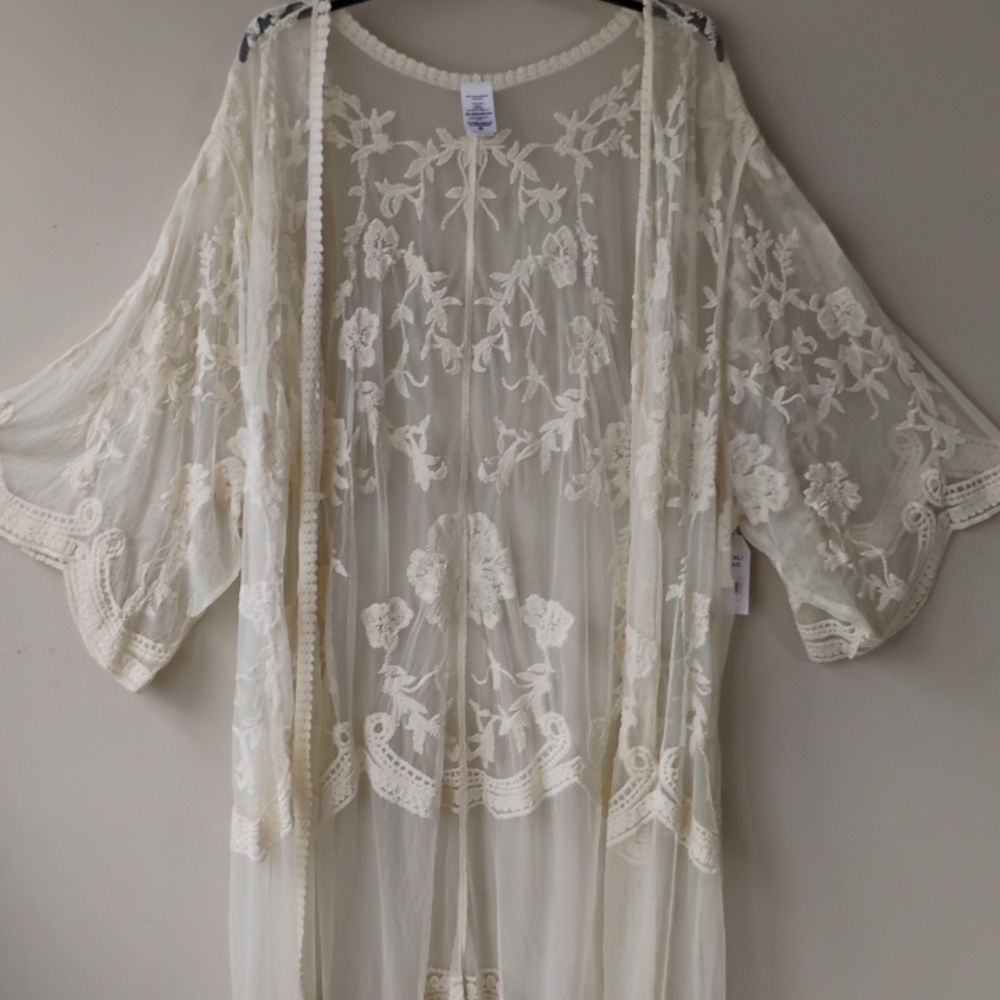 Elegant Cream Lace Kimono